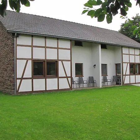 펜션 Modern Holiday Home In Stoumont With Sauna